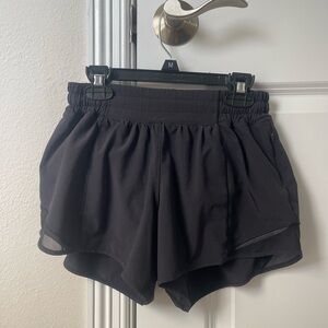 Women's Black lululemon Hotty hot high rise lined short 4”